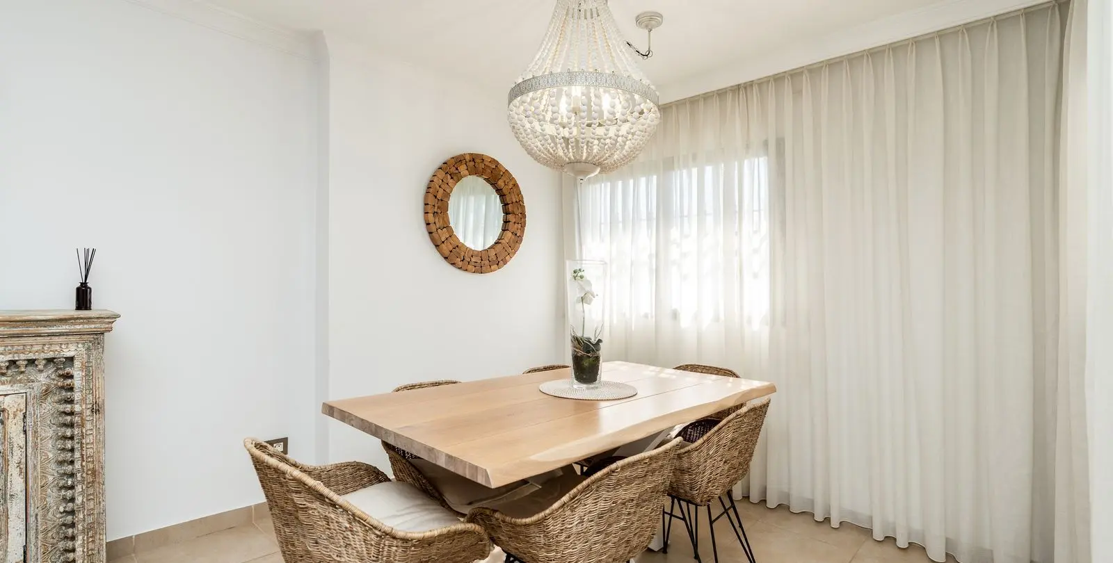 Sale of detached villa in El Paraiso 10
