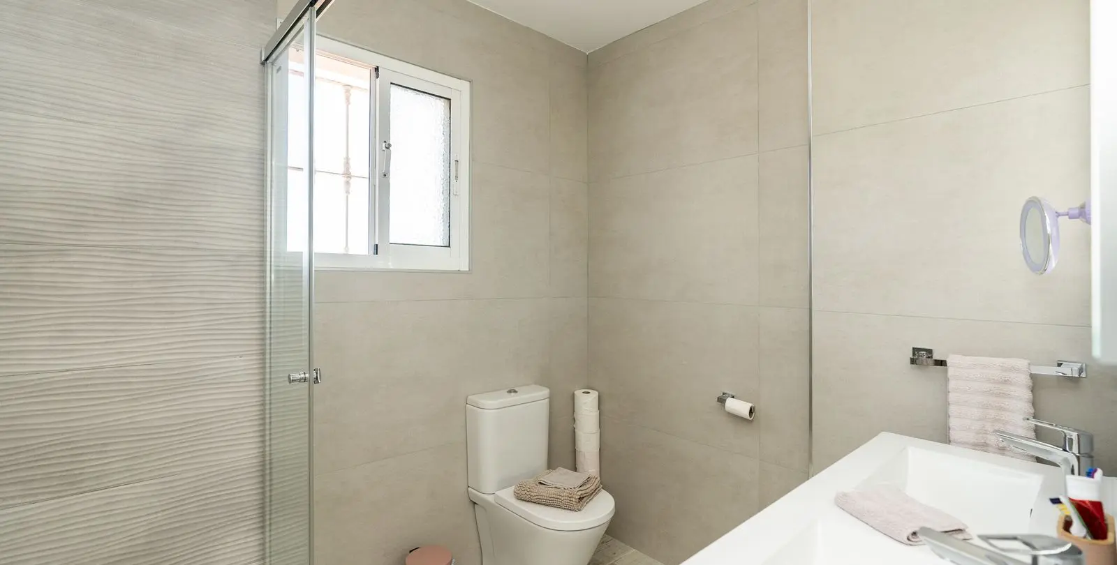 Sale of detached villa in El Paraiso 17