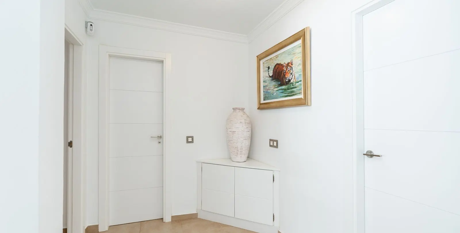 Sale of detached villa in El Paraiso 21