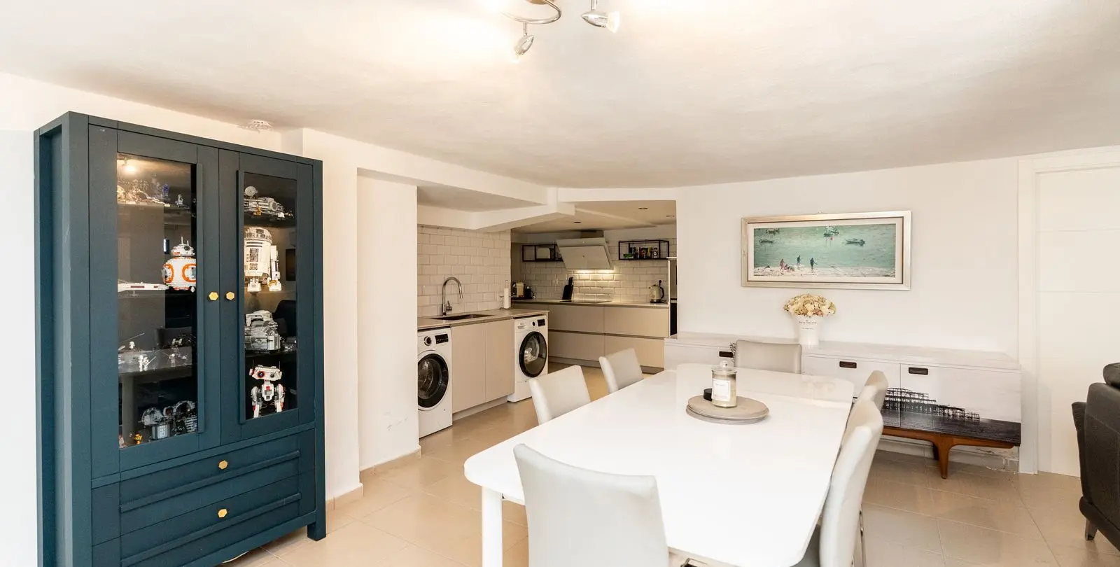 Sale of detached villa in El Paraiso 25