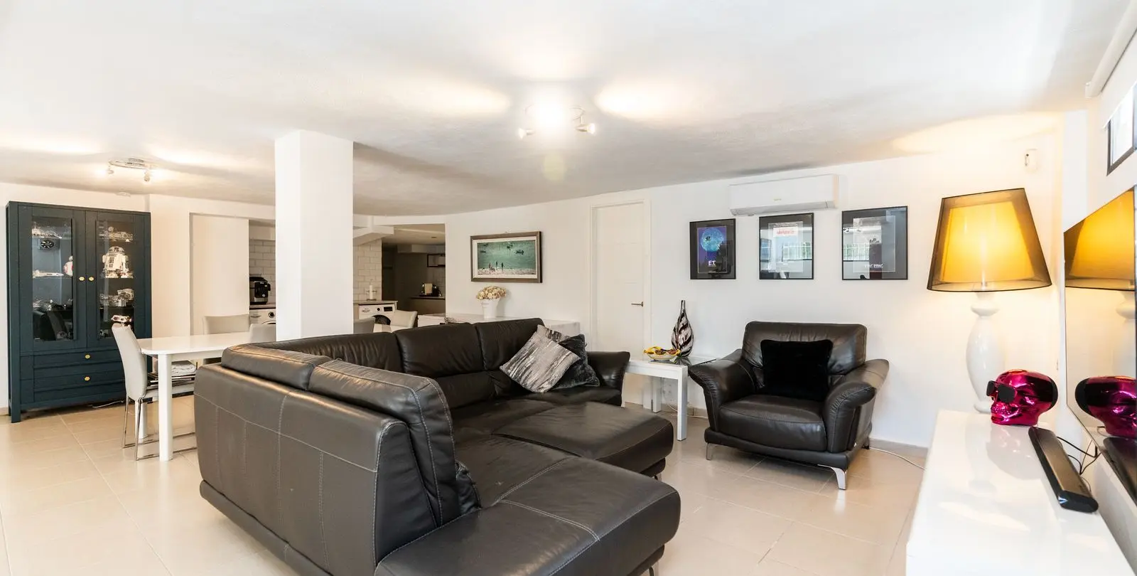 Sale of detached villa in El Paraiso 27
