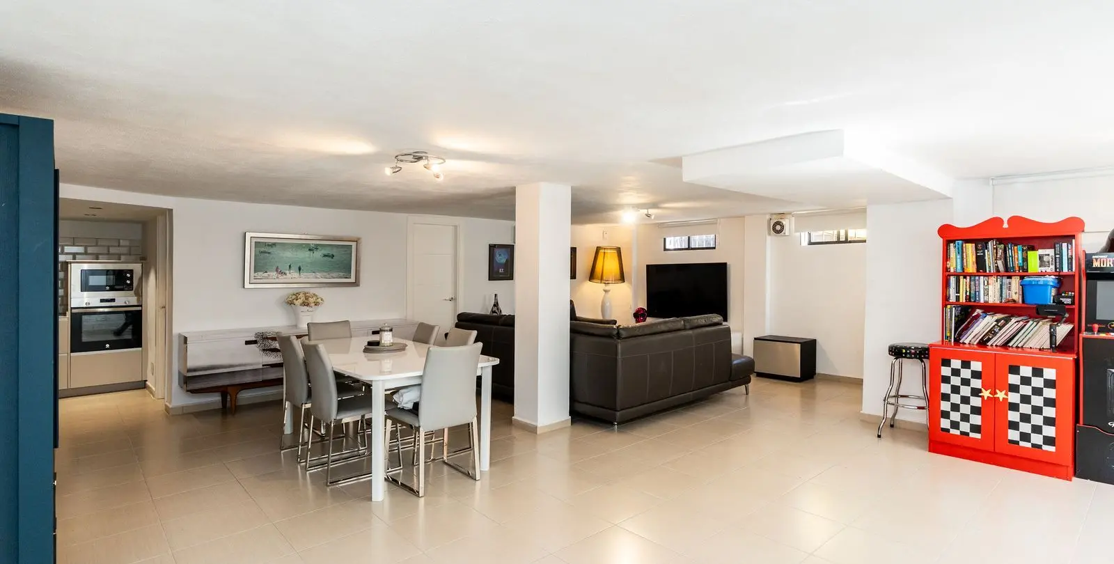 Sale of detached villa in El Paraiso 29