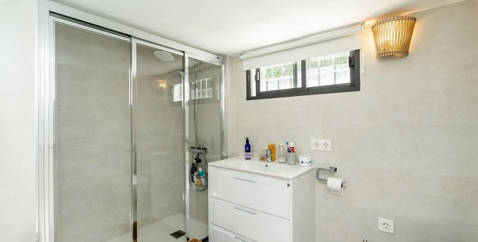 Sale of detached villa in El Paraiso 32