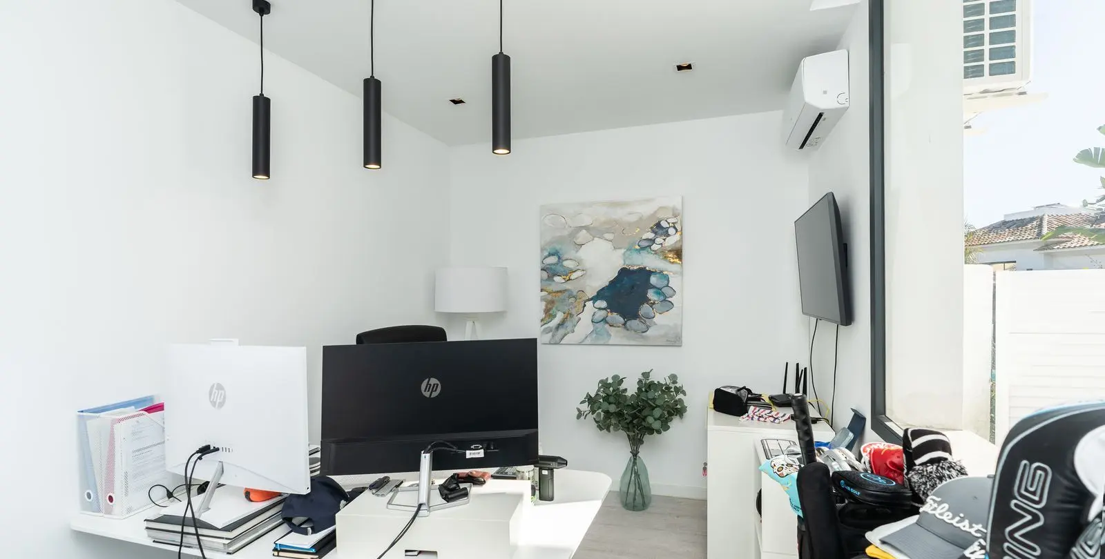 Sale of detached villa in El Paraiso 35