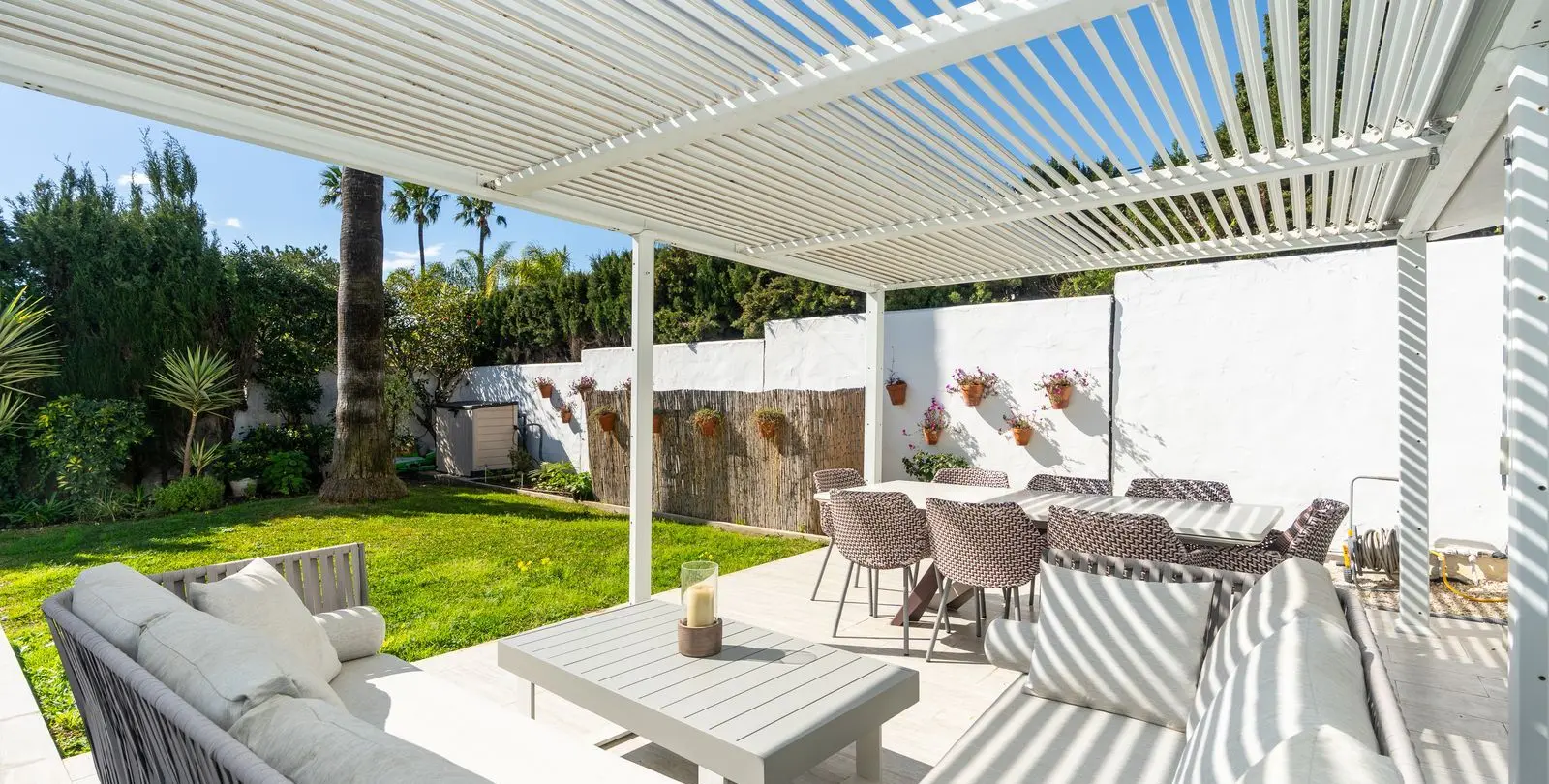 Sale of detached villa in El Paraiso 41