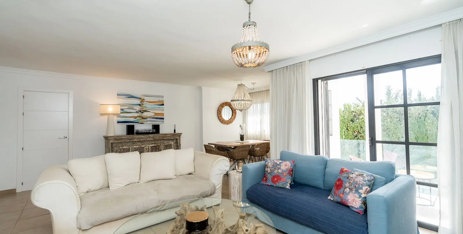 Sale of detached villa in El Paraiso 46