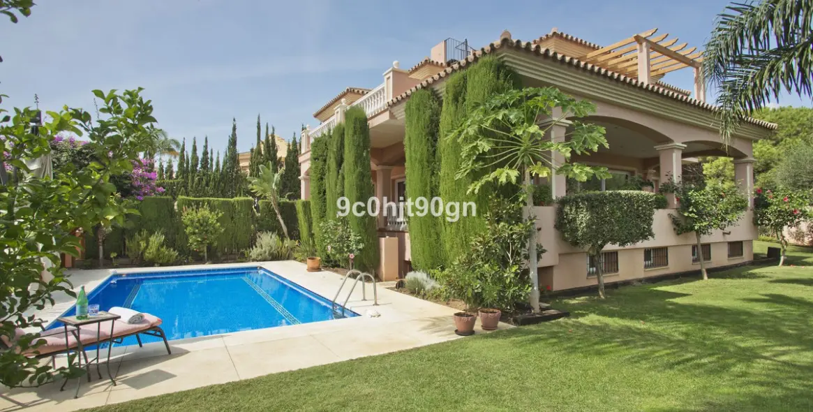 Venta de villa independiente en Elviria 1