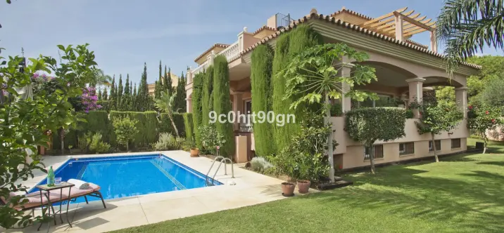 Venta de villa independiente en Elviria 0