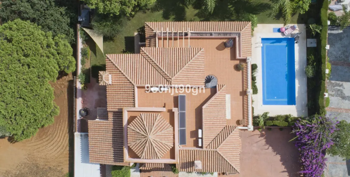 Venta de villa independiente en Elviria 2