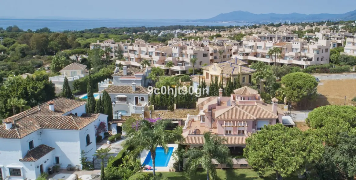 Venta de villa independiente en Elviria 3