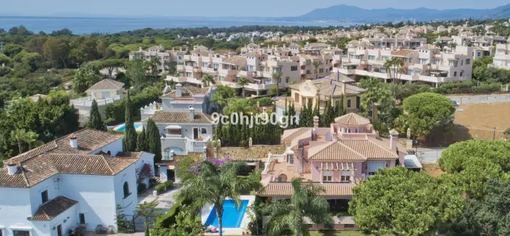 Venta de villa independiente en Elviria 2