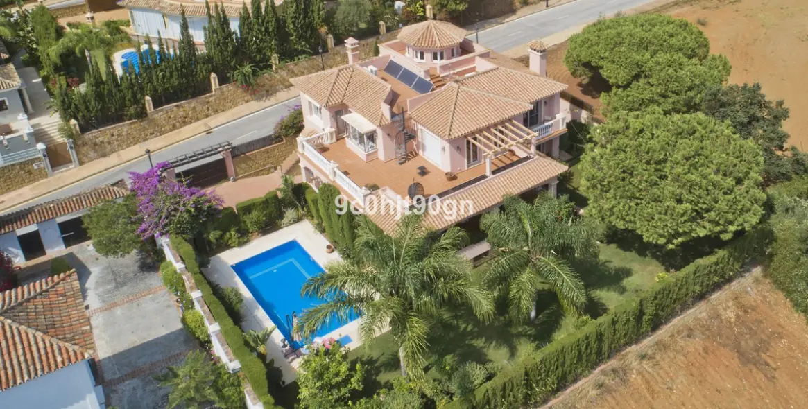 Venta de villa independiente en Elviria 4