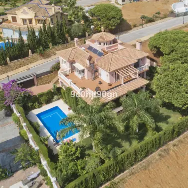 Venta de villa independiente en Elviria