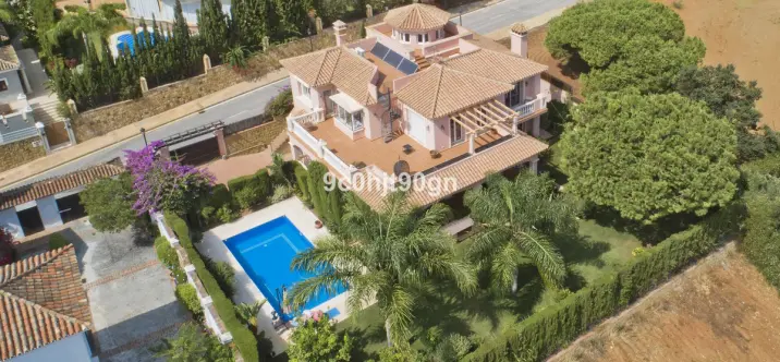 Venta de villa independiente en Elviria 3