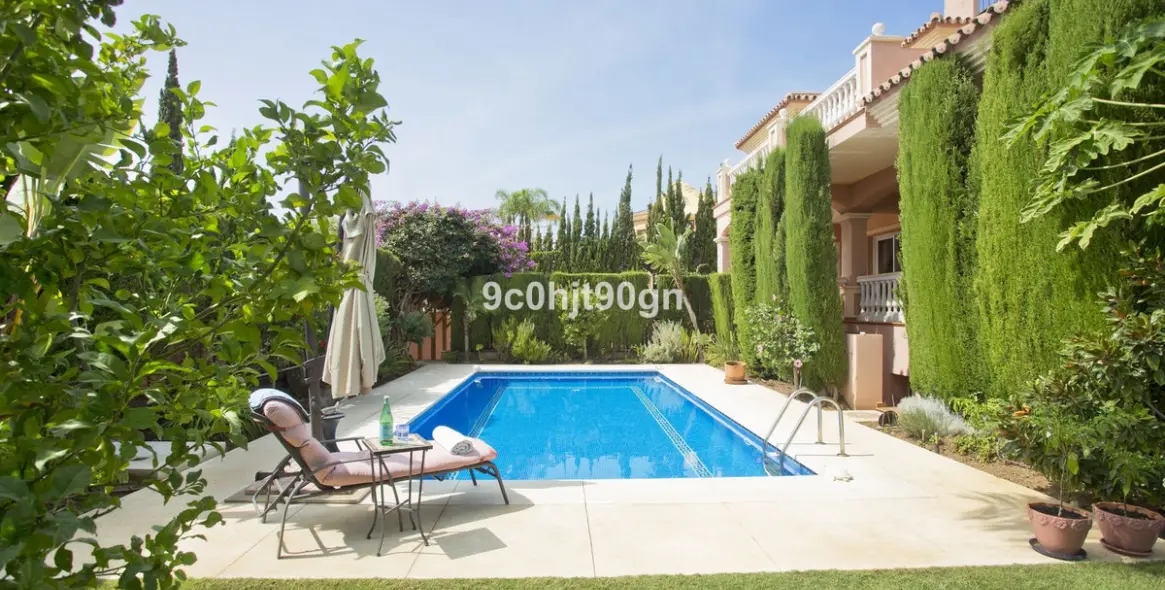 Venta de villa independiente en Elviria 5
