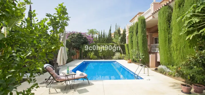 Venta de villa independiente en Elviria 4