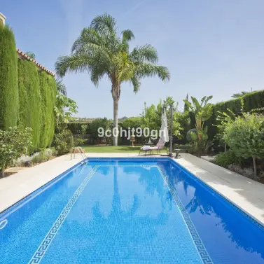Venta de villa independiente en Elviria