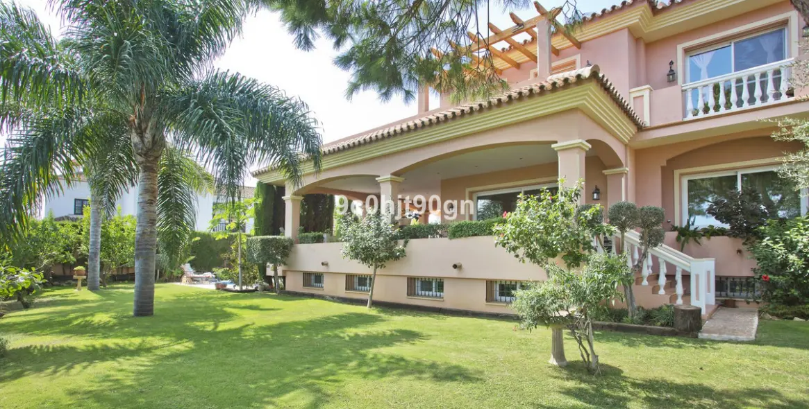 Venta de villa independiente en Elviria 8