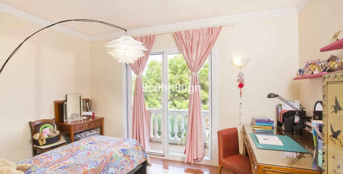 Venta de villa independiente en Elviria 21