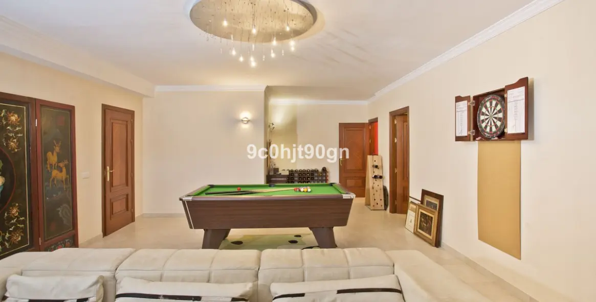 Venta de villa independiente en Elviria 23