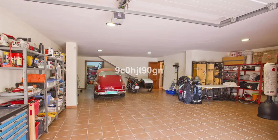 Venta de villa independiente en Elviria 25