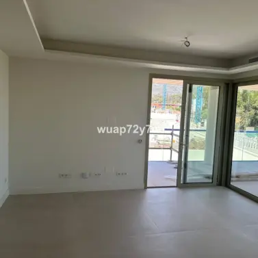 Venta de apartamento en planta media en The Golden Mile