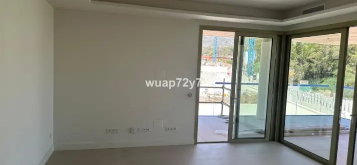 Venta de apartamento en planta media en The Golden Mile 2