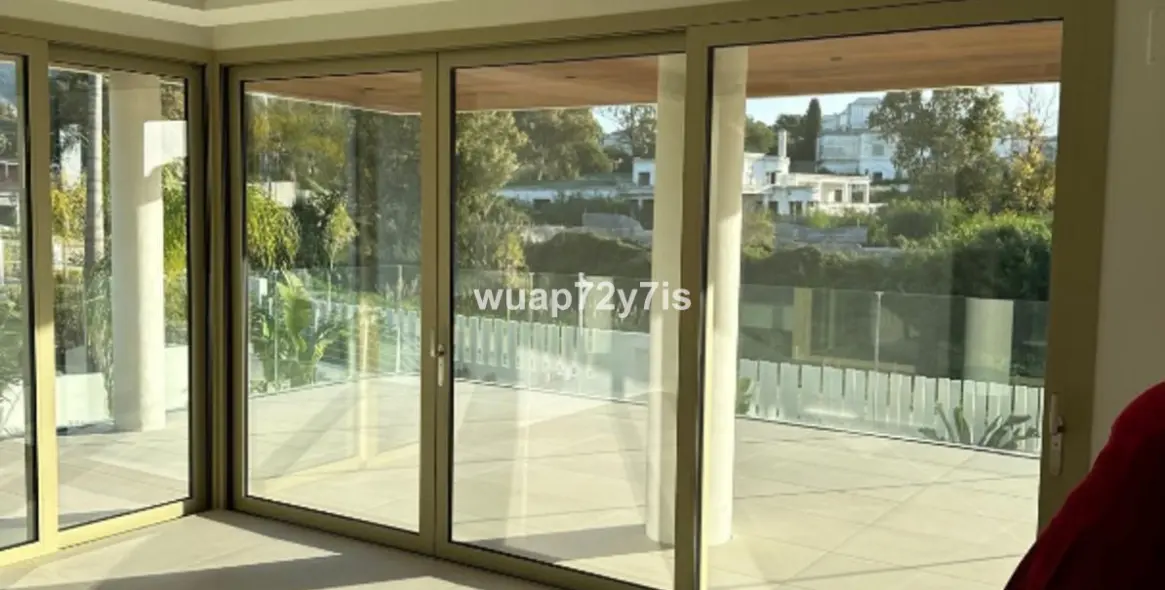 Venta de apartamento en planta media en The Golden Mile 4