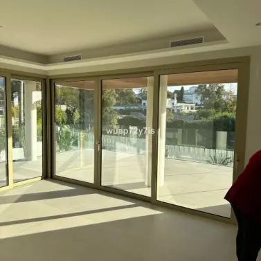 Venta de apartamento en planta media en The Golden Mile