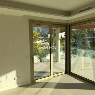 Venta de apartamento en planta media en The Golden Mile