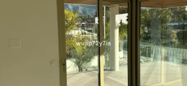 Venta de apartamento en planta media en The Golden Mile 4