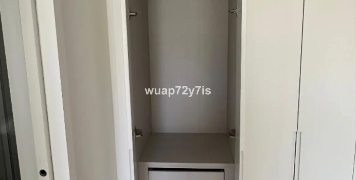 Venta de apartamento en planta media en The Golden Mile 12