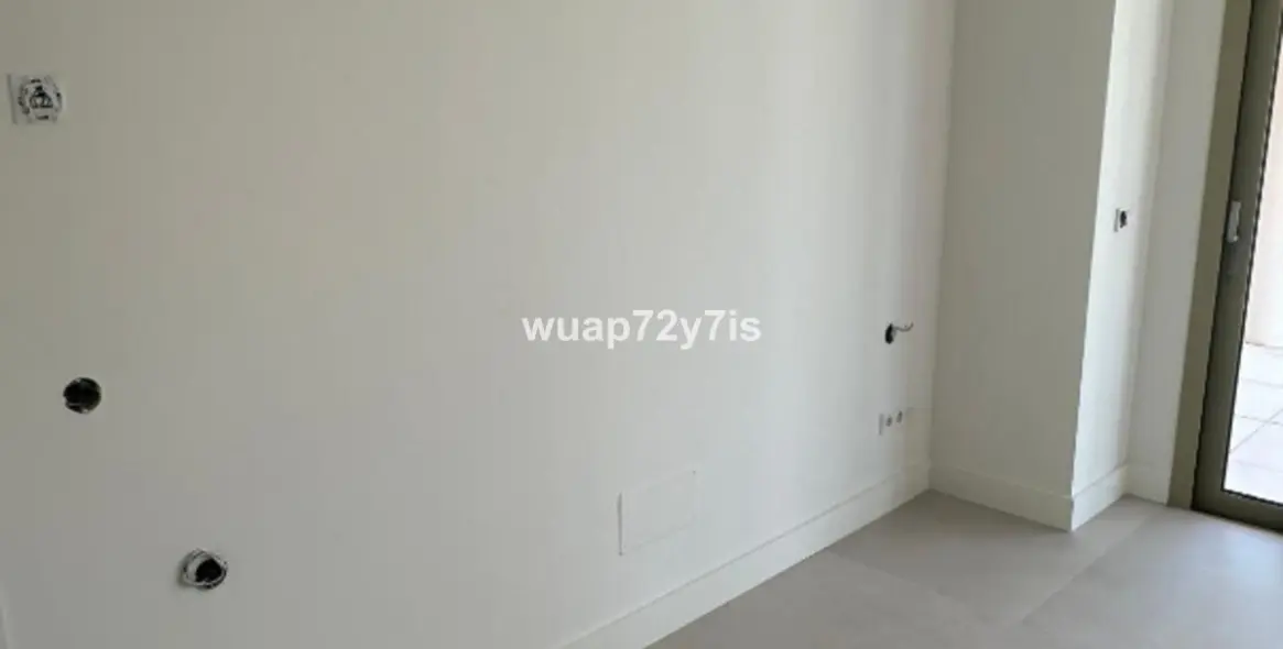 Venta de apartamento en planta media en The Golden Mile 19