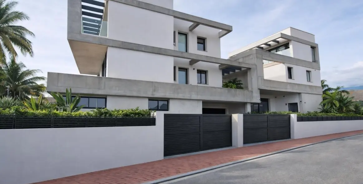 Venta de villa independiente en Nueva Andalucía 25