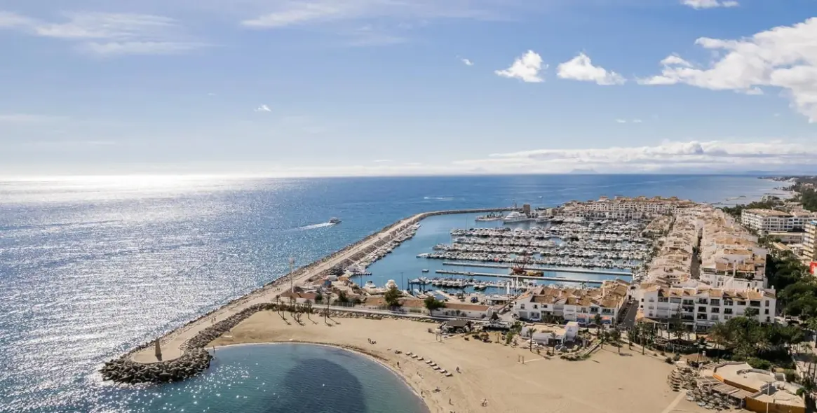 Venta de villa independiente en Nueva Andalucía 26