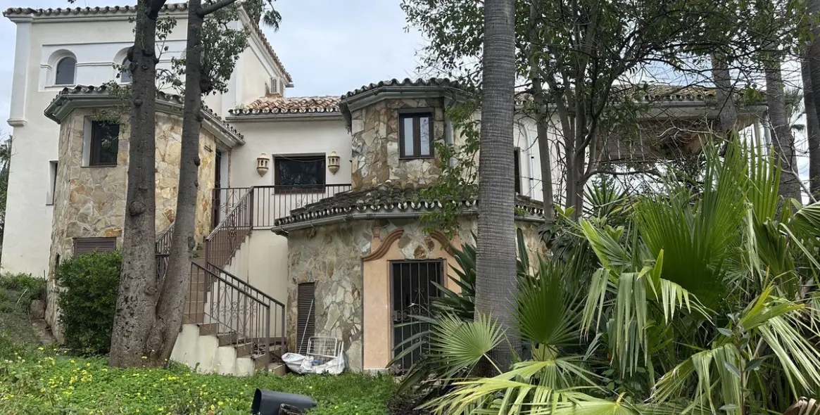 Venta de parcela residencial en Nagüeles 13