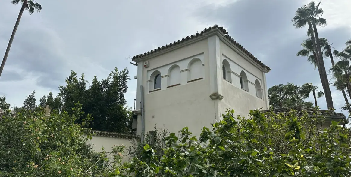 Sale of residential plot in Nagüeles 27