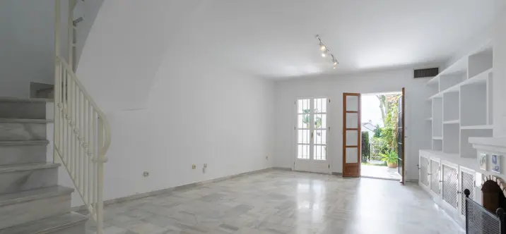 Alquiler a largo plazo de adosado en Nagüeles 2