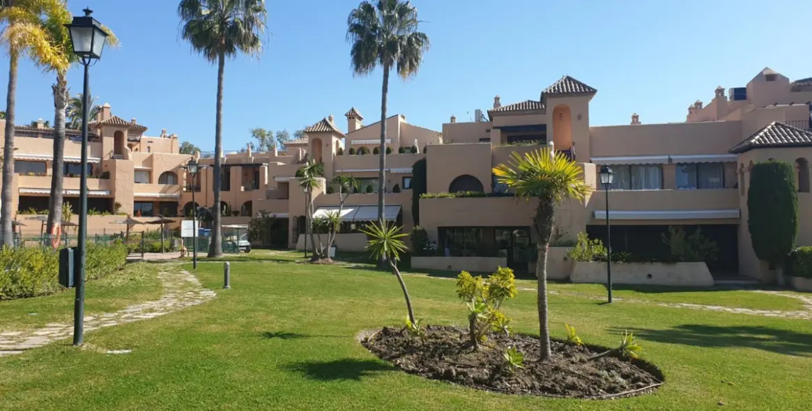 Долгосрочная аренда апартаментов на первом этаже в El Paraiso 3