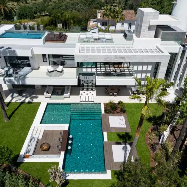 Venta de villa independiente en Nueva Andalucía