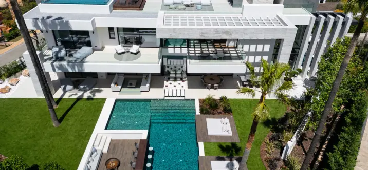 Venta de villa independiente en Nueva Andalucía 0