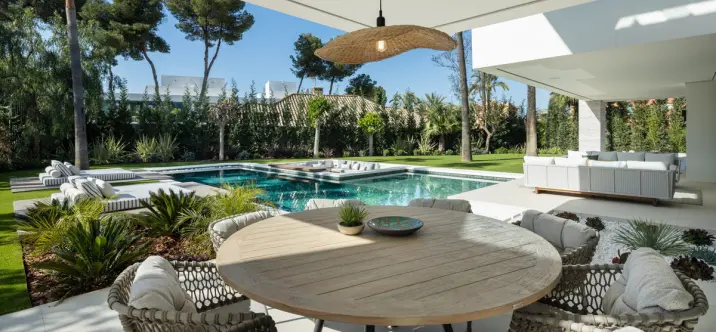 Venta de villa independiente en Nueva Andalucía 1