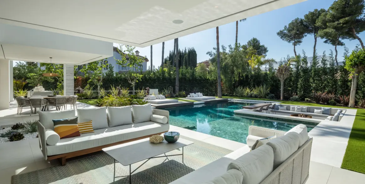 Venta de villa independiente en Nueva Andalucía 3