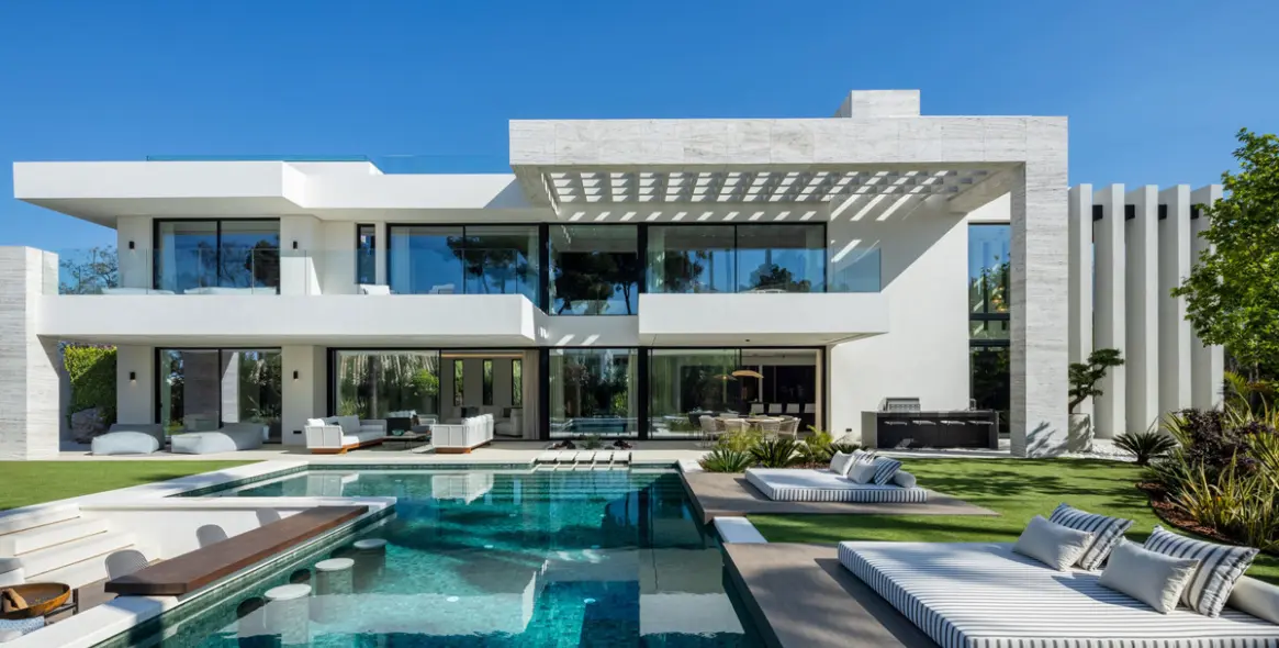 Venta de villa independiente en Nueva Andalucía 4