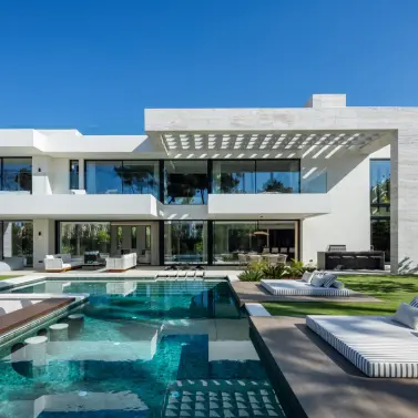 Venta de villa independiente en Nueva Andalucía