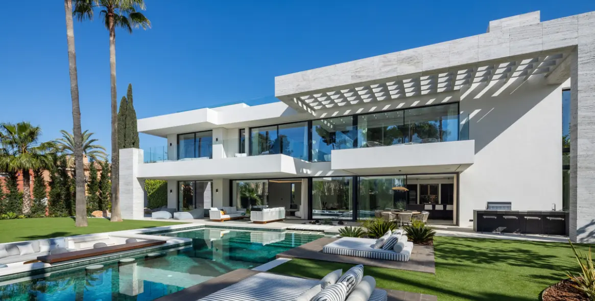 Venta de villa independiente en Nueva Andalucía 5