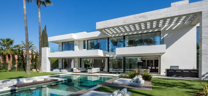 Venta de villa independiente en Nueva Andalucía 4