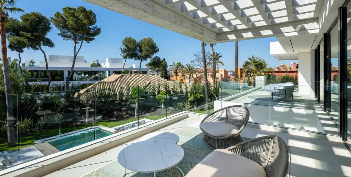 Venta de villa independiente en Nueva Andalucía 7