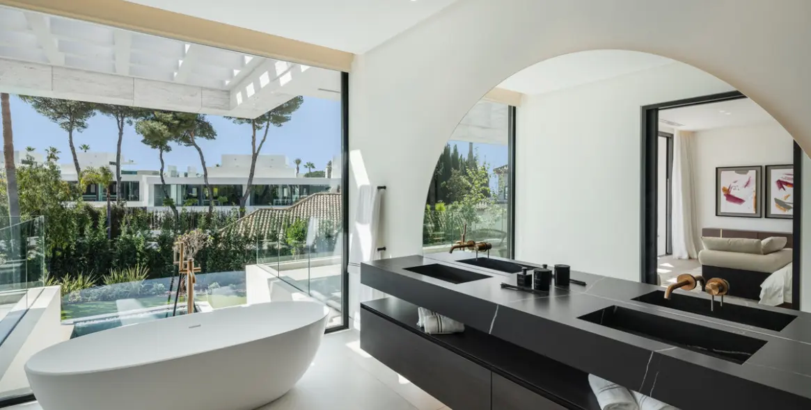 Venta de villa independiente en Nueva Andalucía 8