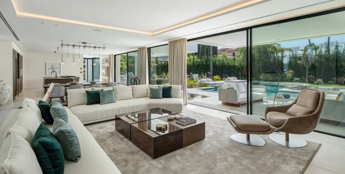 Venta de villa independiente en Nueva Andalucía 16